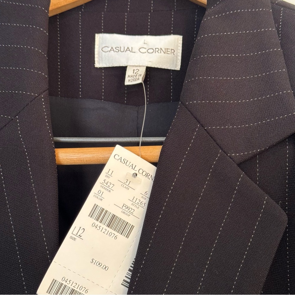 CASUAL CORNER. VINTAGE‎ NWT. Black Pinstripe Blazer. Two buttons in front. - Picture 7 of 12